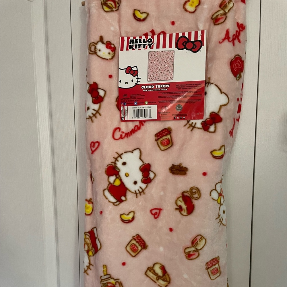 Hello Kitty Apple Cinnamon Cloud Throw Blanket 60X70”
